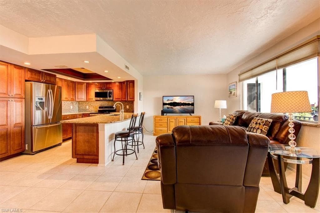 4906 Victoria DR # 413, CAPE CORAL FL 33904-2