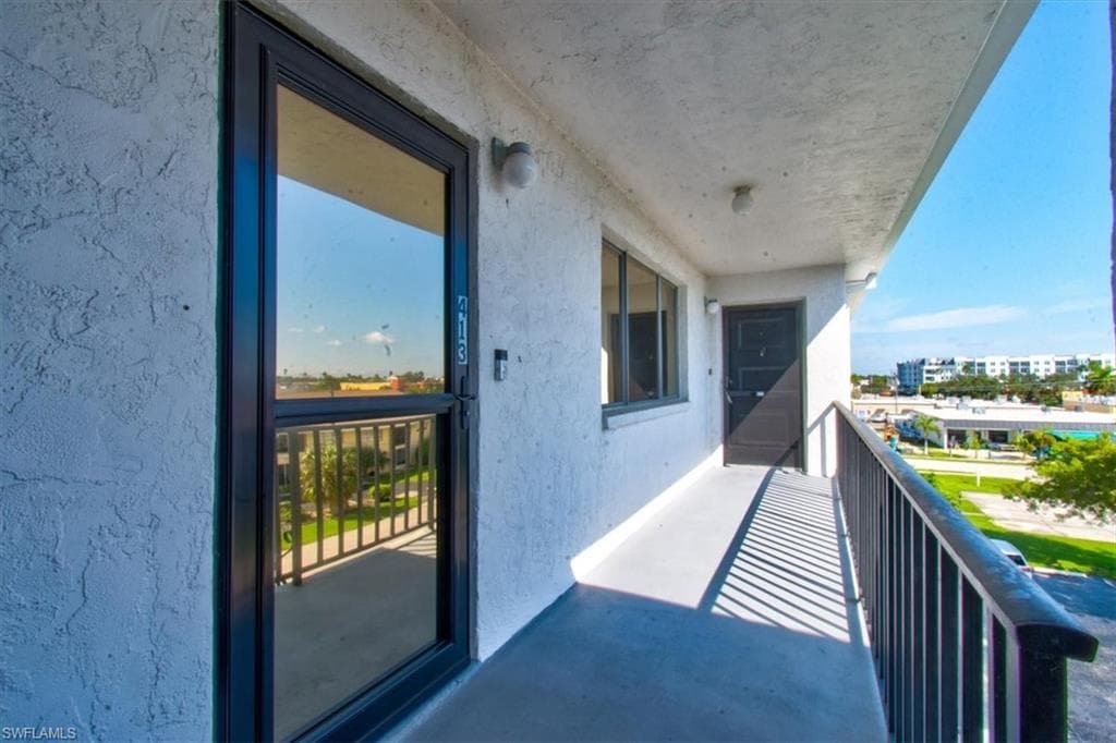 4906 Victoria DR # 413, CAPE CORAL FL 33904-17