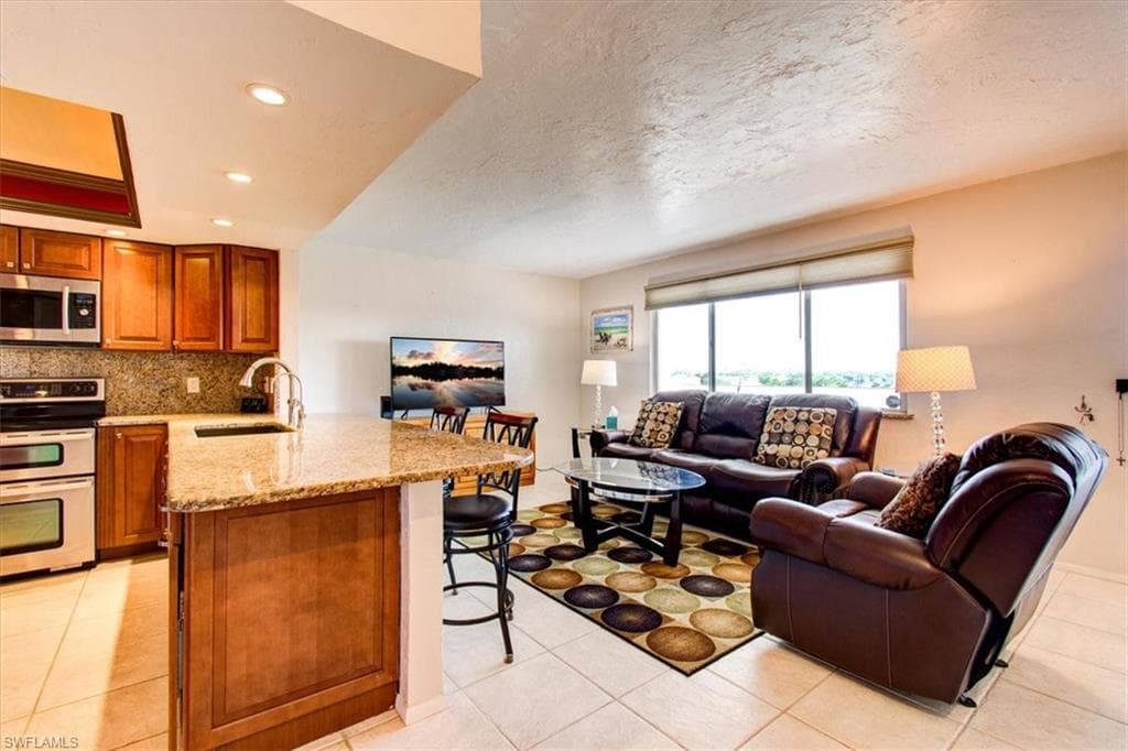 4906 Victoria DR # 413, CAPE CORAL FL 33904-3