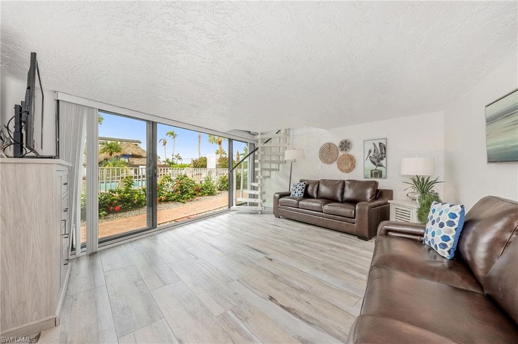 1007 Anglers CV # J204, MARCO ISLAND FL 34145-10