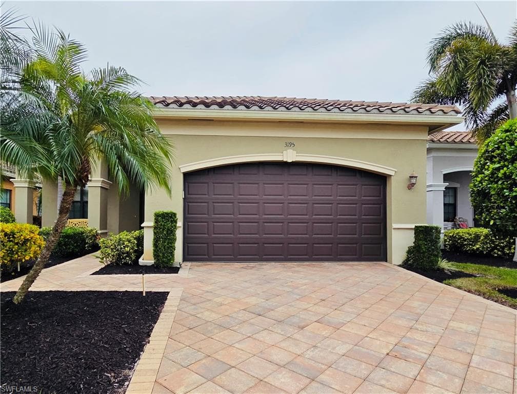 3195 Pacific DR, NAPLES FL 34119-1