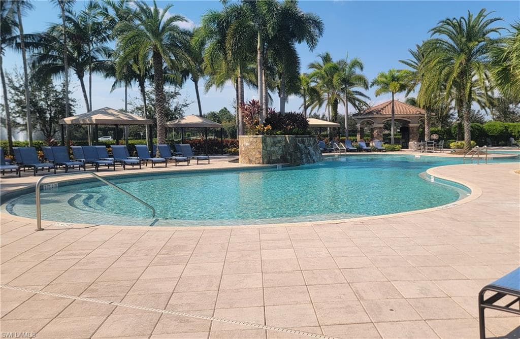 3195 Pacific DR, NAPLES FL 34119-21