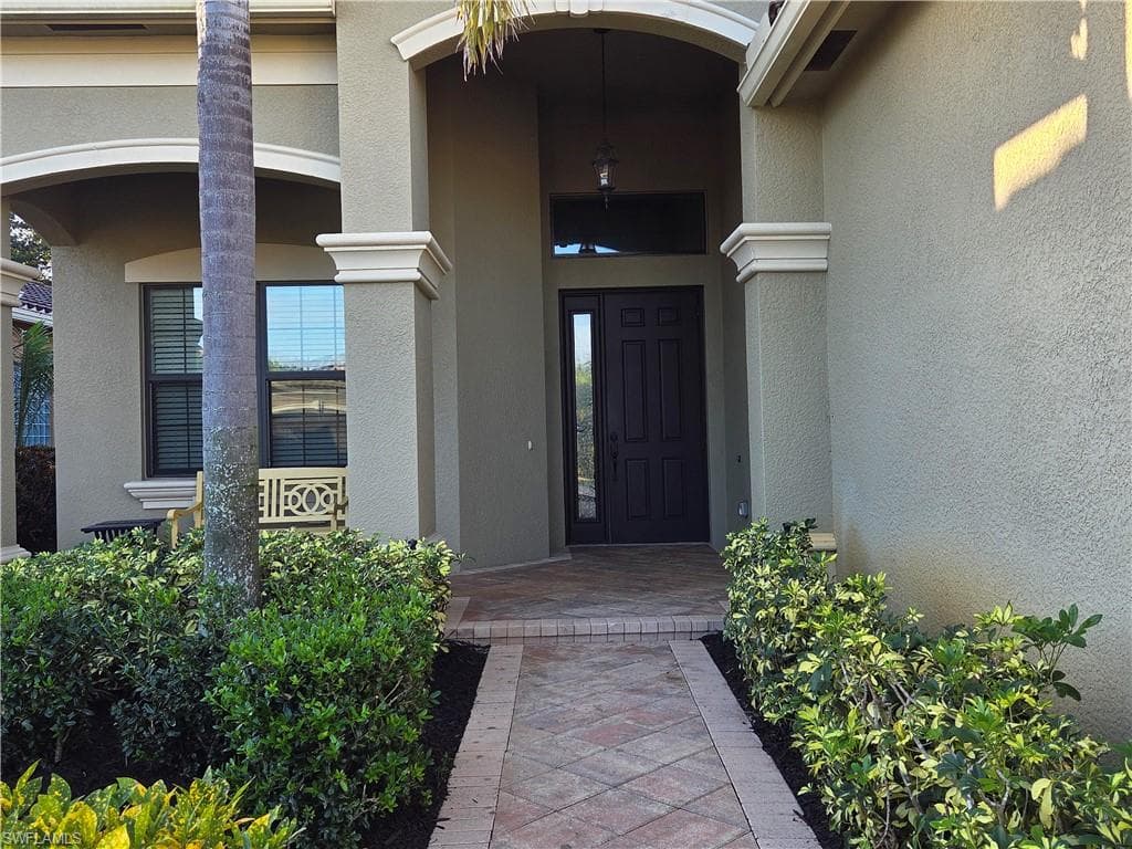 3195 Pacific DR, NAPLES FL 34119-2