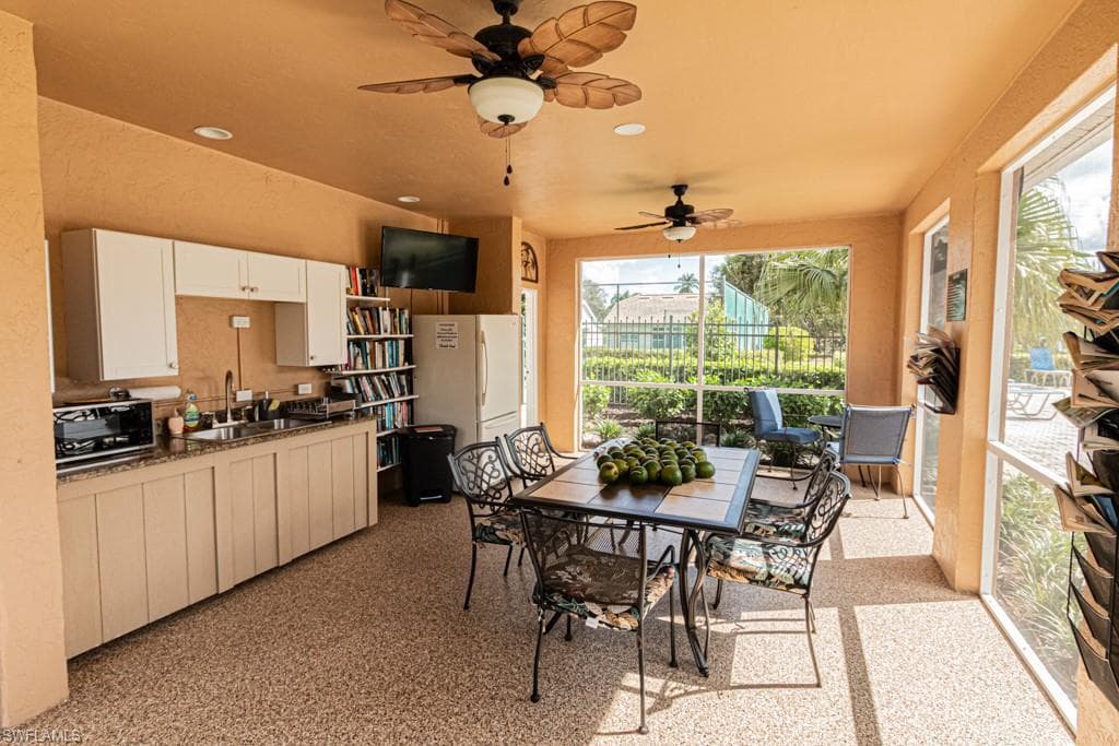 1850 W Crown Pointe BLVD # 202, NAPLES FL 34112-32