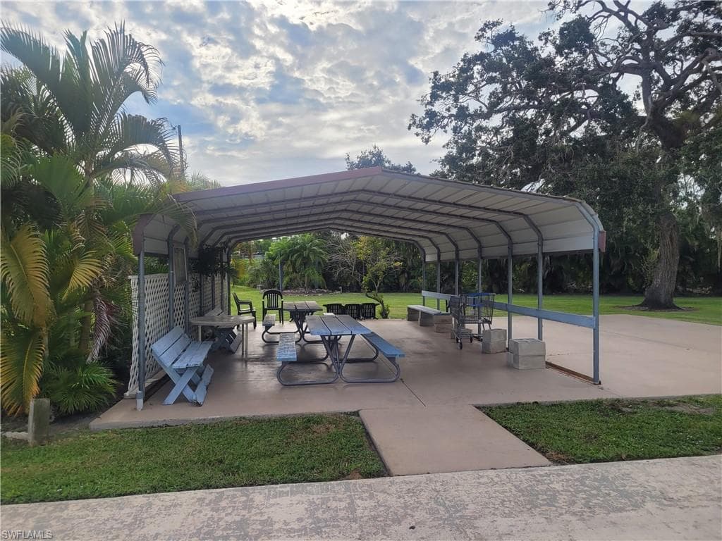 859 Manatee RD, NAPLES FL 34114-21