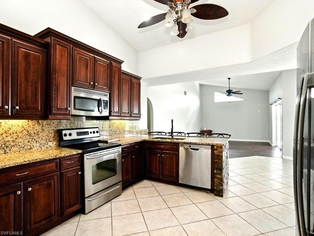 11802 Royal Tee CT, CAPE CORAL FL 33991-12