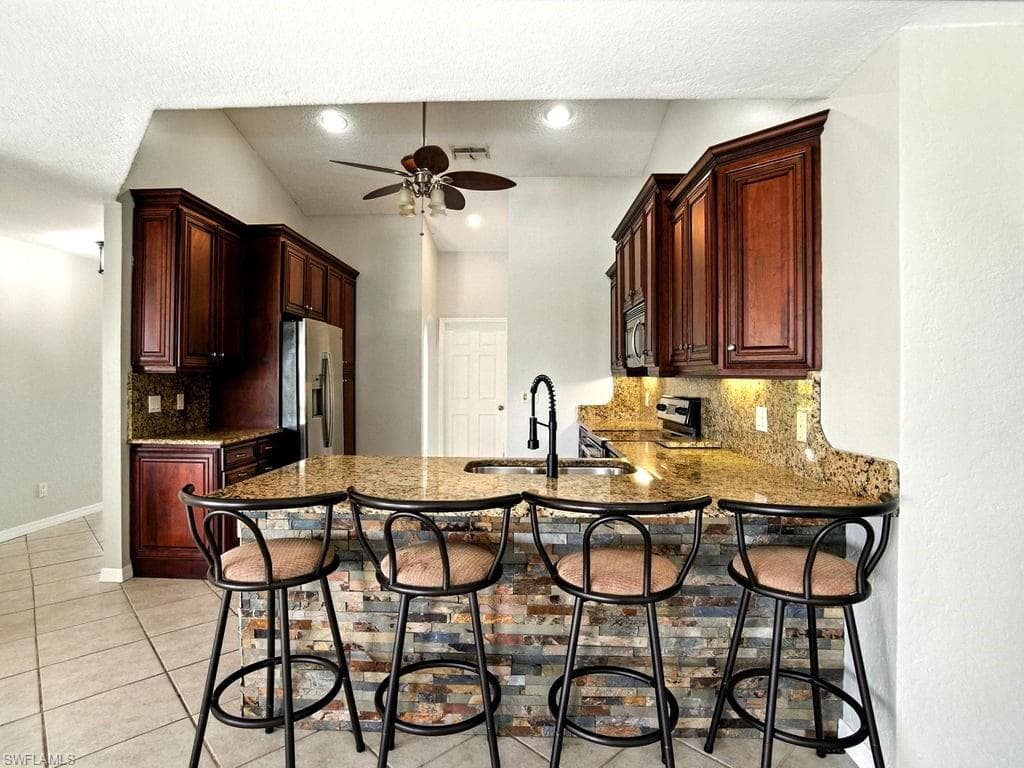 11802 Royal Tee CT, CAPE CORAL FL 33991-15