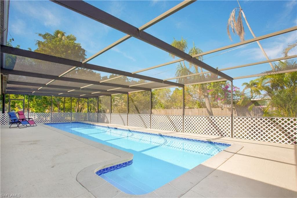 1039 Cardinal ST, NAPLES FL 34104-1