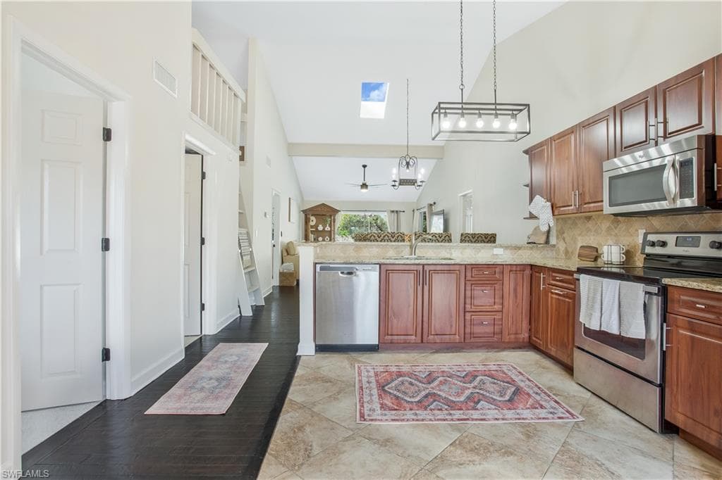 1039 Cardinal ST, NAPLES FL 34104-13