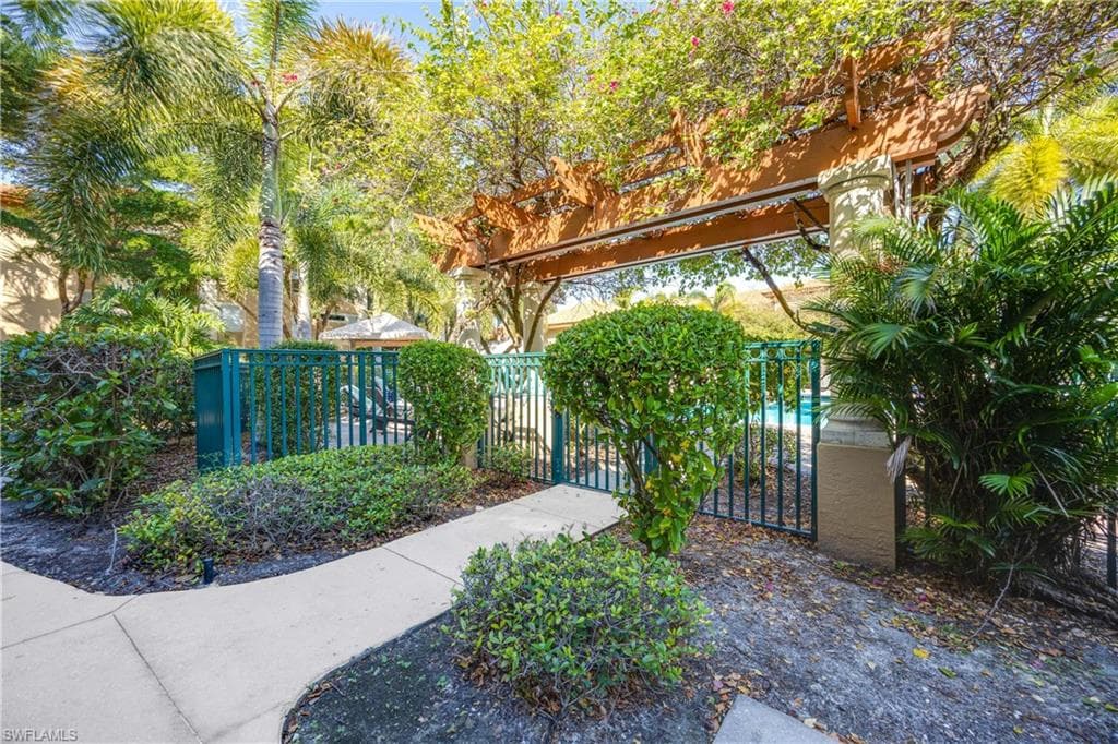 8870 Colonnades CT W # 328, BONITA SPRINGS FL 34135-25