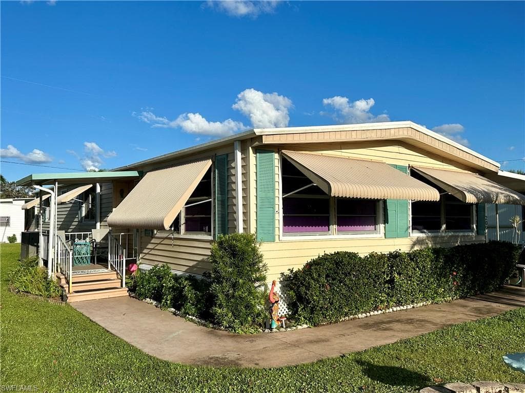 209 Harvest LN, NORTH FORT MYERS FL 33917-2