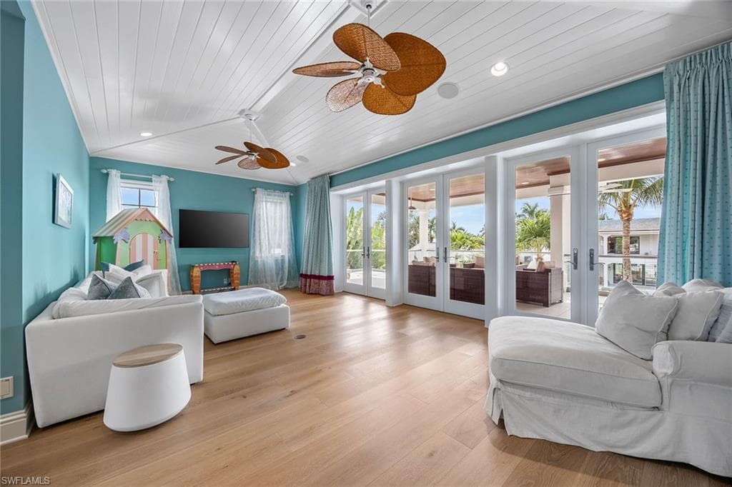 636 14th AVE S, NAPLES FL 34102-15