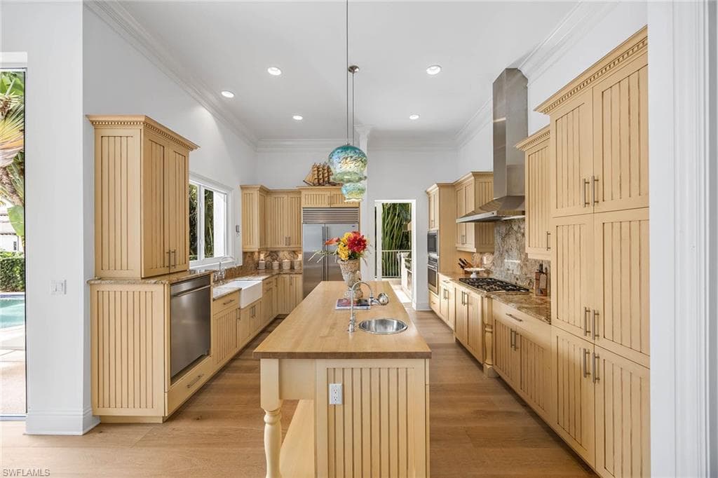 636 14th AVE S, NAPLES FL 34102-7