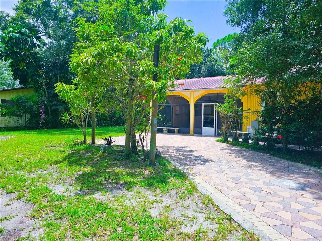 571 E Lincoln AVE, LABELLE FL 33935-1