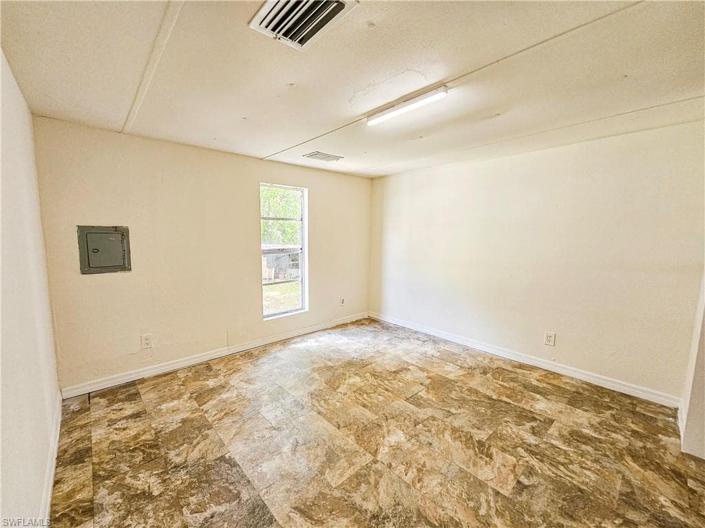 571 E Lincoln AVE, LABELLE FL 33935-25