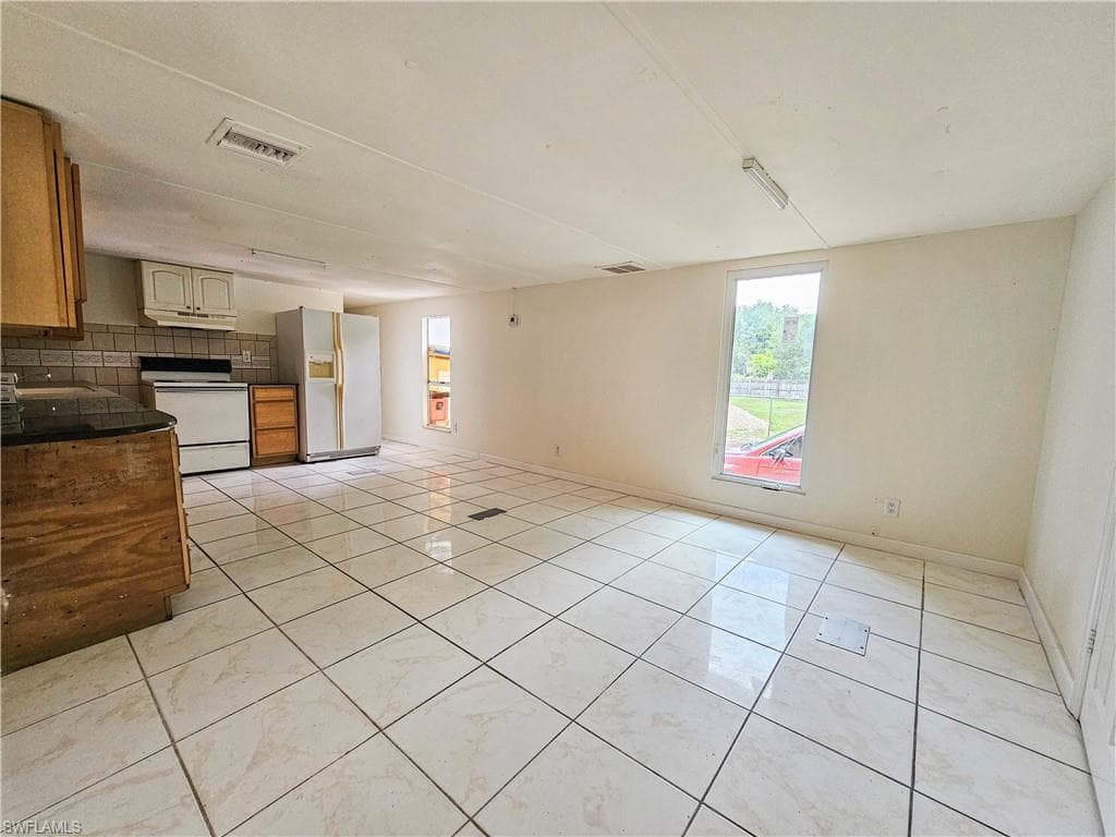 571 E Lincoln AVE, LABELLE FL 33935-38