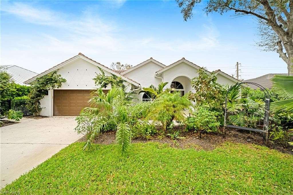 8139 Las Palmas WAY, NAPLES FL 34109-1