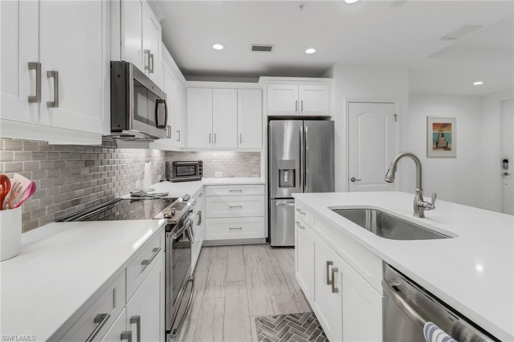 6953 Avalon CIR # 1801, NAPLES FL 34112-1