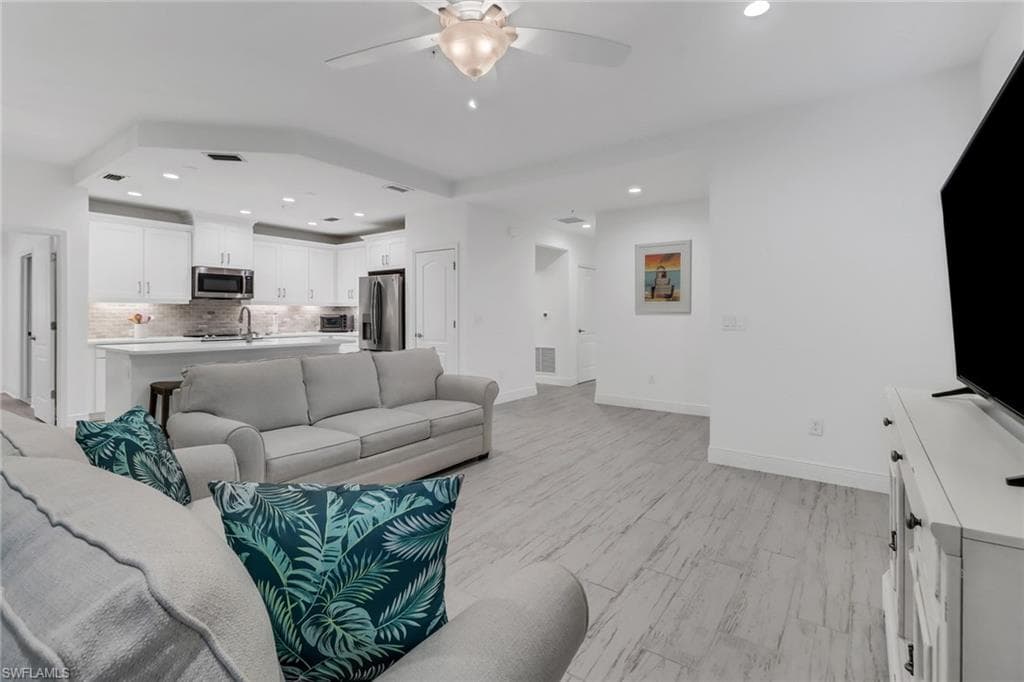 6953 Avalon CIR # 1801, NAPLES FL 34112-12