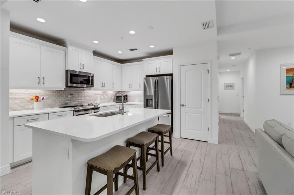 6953 Avalon CIR # 1801, NAPLES FL 34112-4