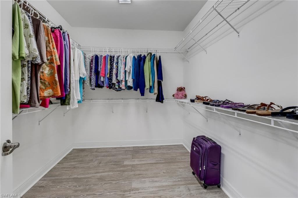 6953 Avalon CIR # 1801, NAPLES FL 34112-17