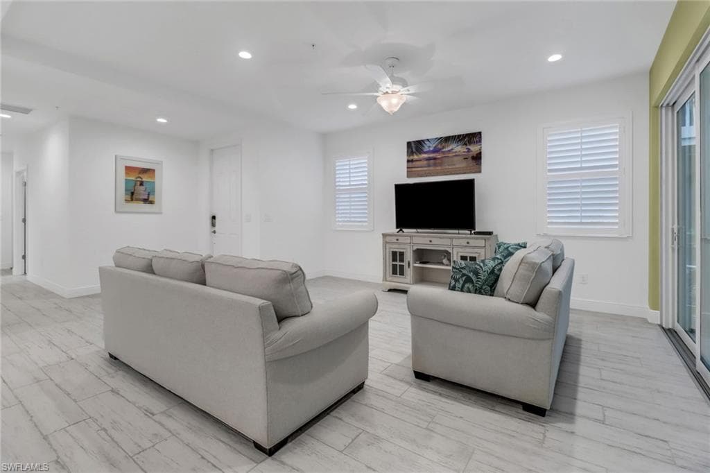 6953 Avalon CIR # 1801, NAPLES FL 34112-10