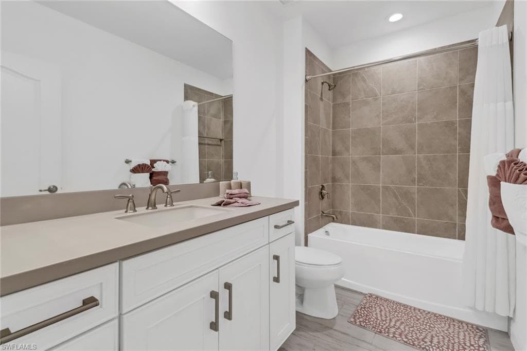 6953 Avalon CIR # 1801, NAPLES FL 34112-20