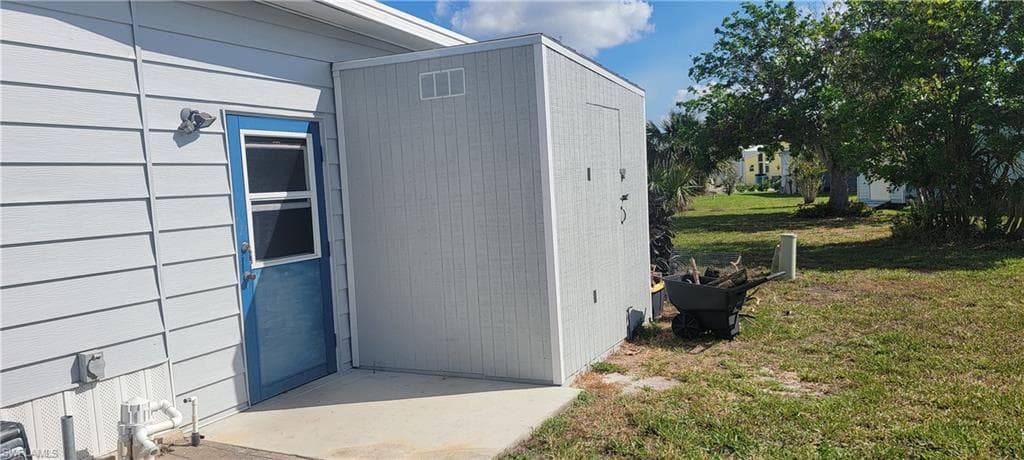 4705 Fiji LN, BONITA SPRINGS FL 34134-37