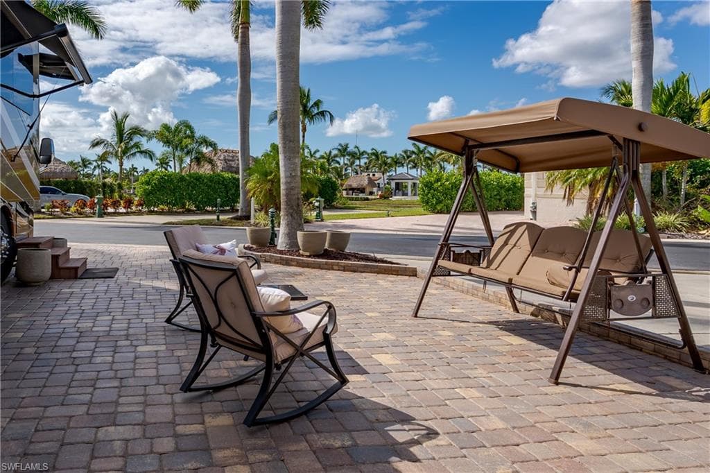 13446 Ladyfish LN, NAPLES FL 34114-26