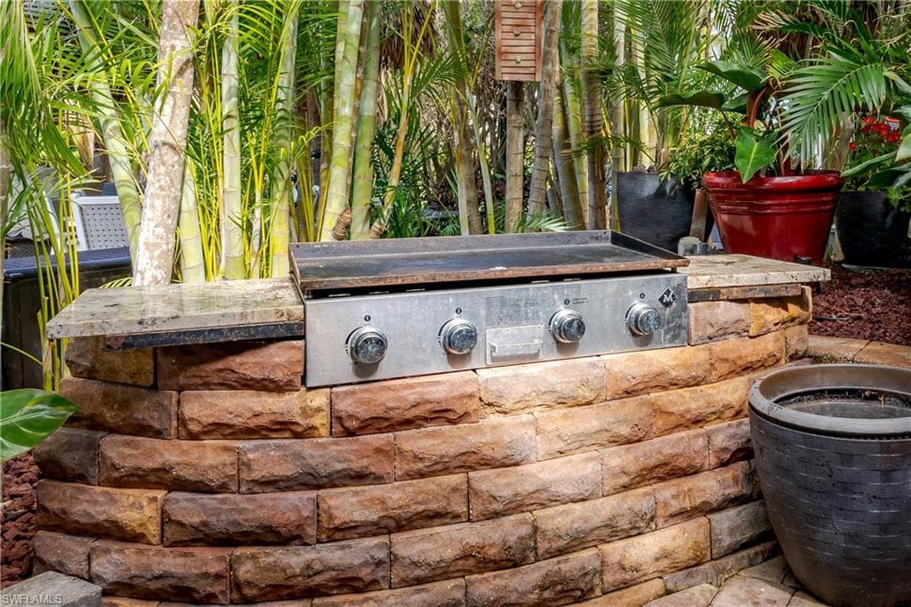 13446 Ladyfish LN, NAPLES FL 34114-4