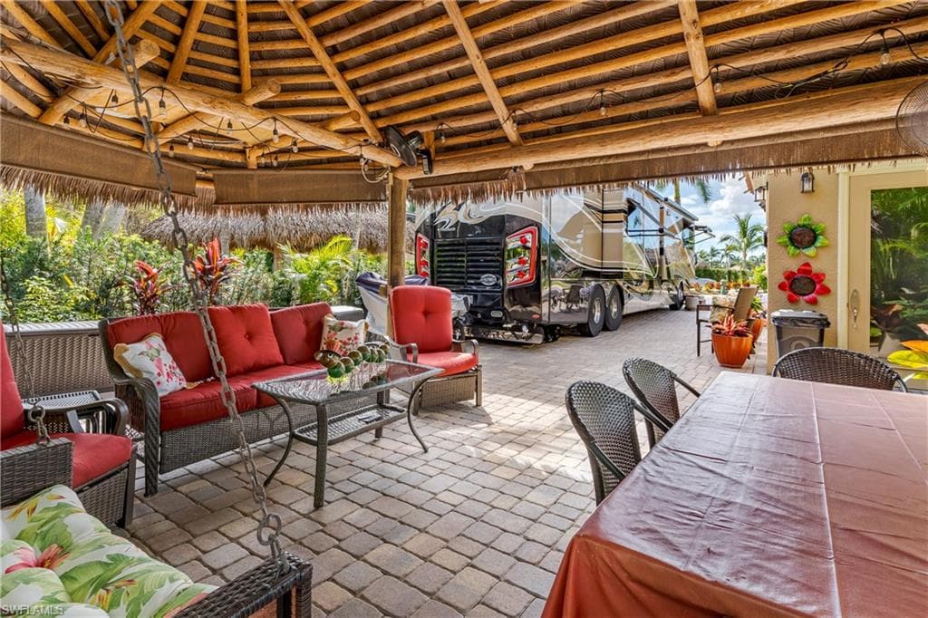 13446 Ladyfish LN, NAPLES FL 34114-8