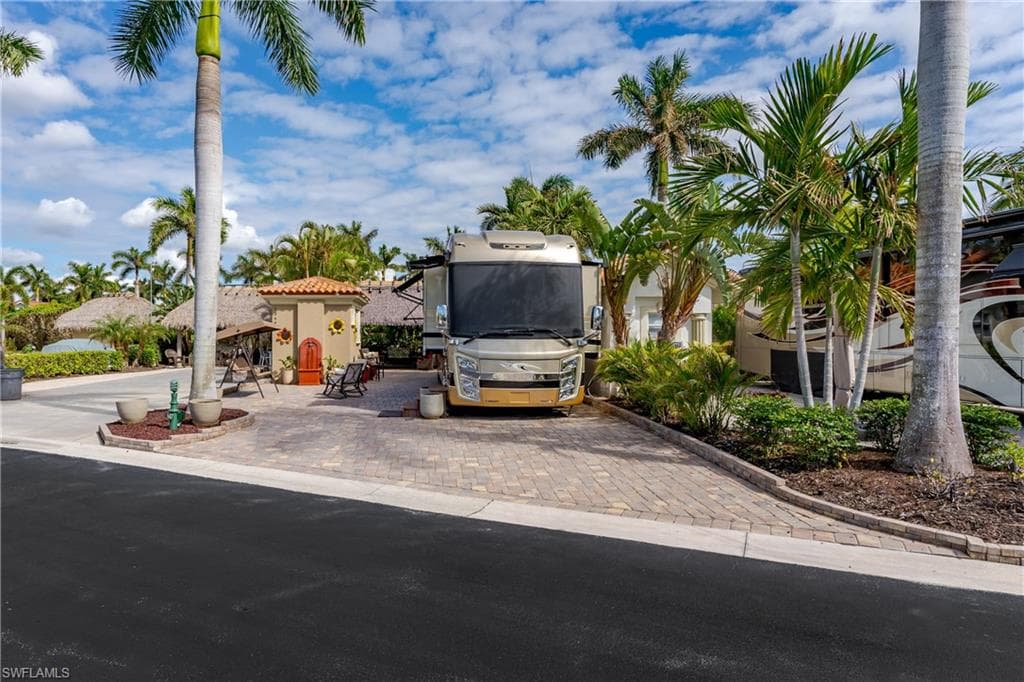 13446 Ladyfish LN, NAPLES FL 34114-30