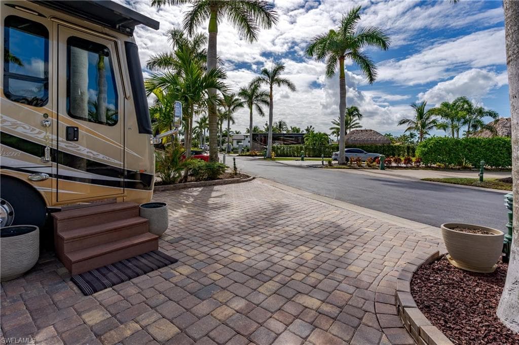 13446 Ladyfish LN, NAPLES FL 34114-28