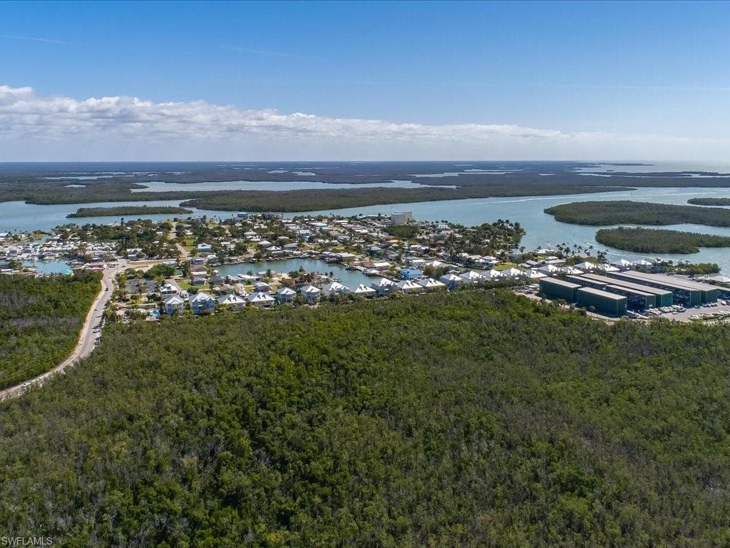 340 Pear Tree AVE, GOODLAND FL 34140-5