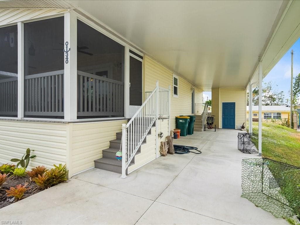 340 Pear Tree AVE, GOODLAND FL 34140-4