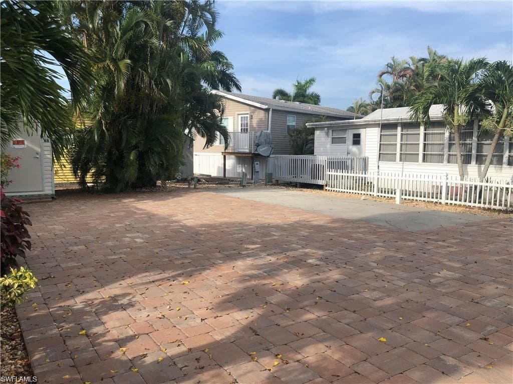 5628 Red Bird LN, FORT MYERS FL 33908-1