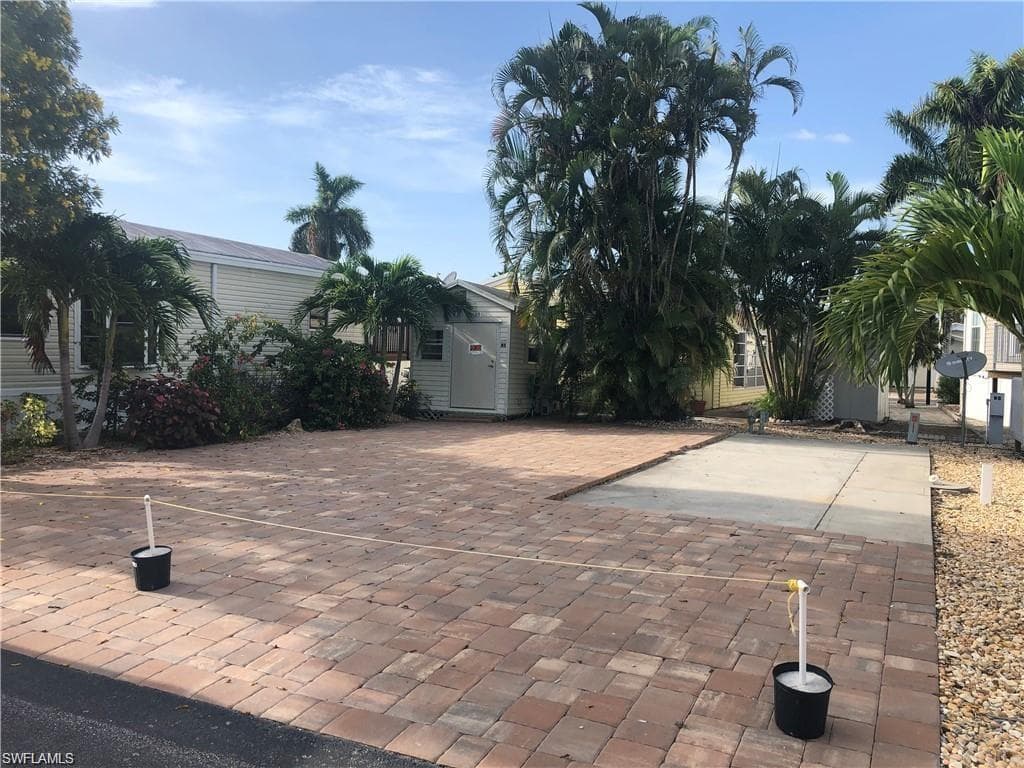 5628 Red Bird LN, FORT MYERS FL 33908-2