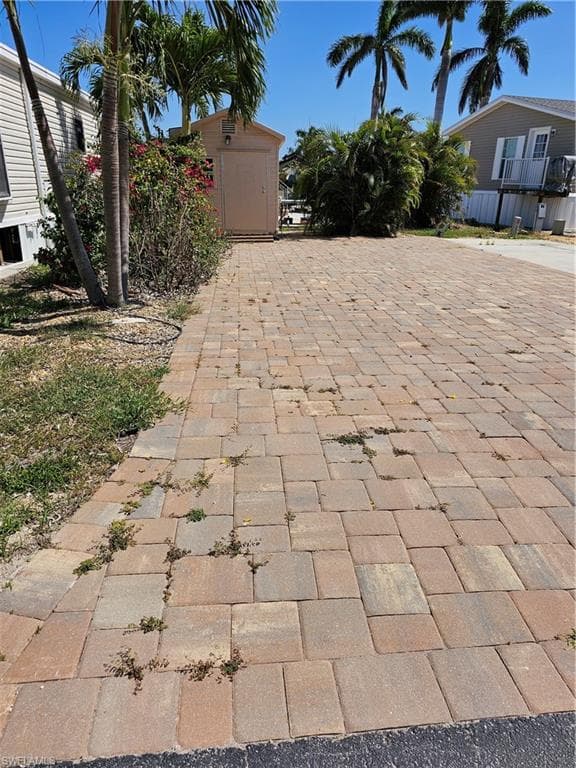 5628 Red Bird LN, FORT MYERS FL 33908-8