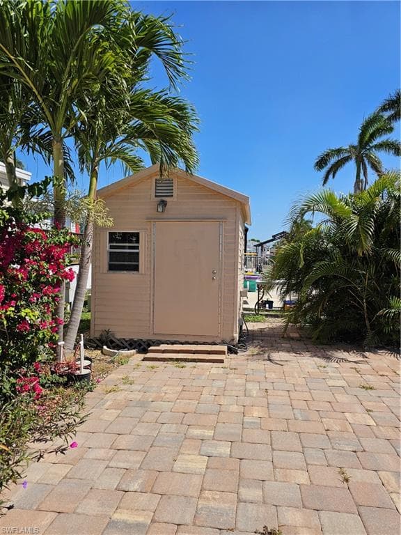 5628 Red Bird LN, FORT MYERS FL 33908-9