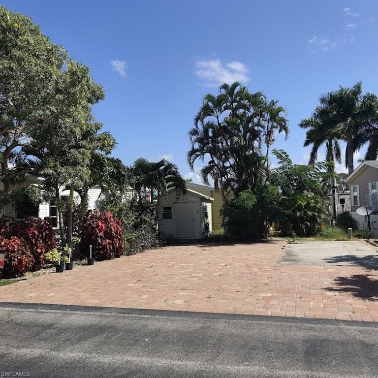 5628 Red Bird LN, FORT MYERS FL 33908-13