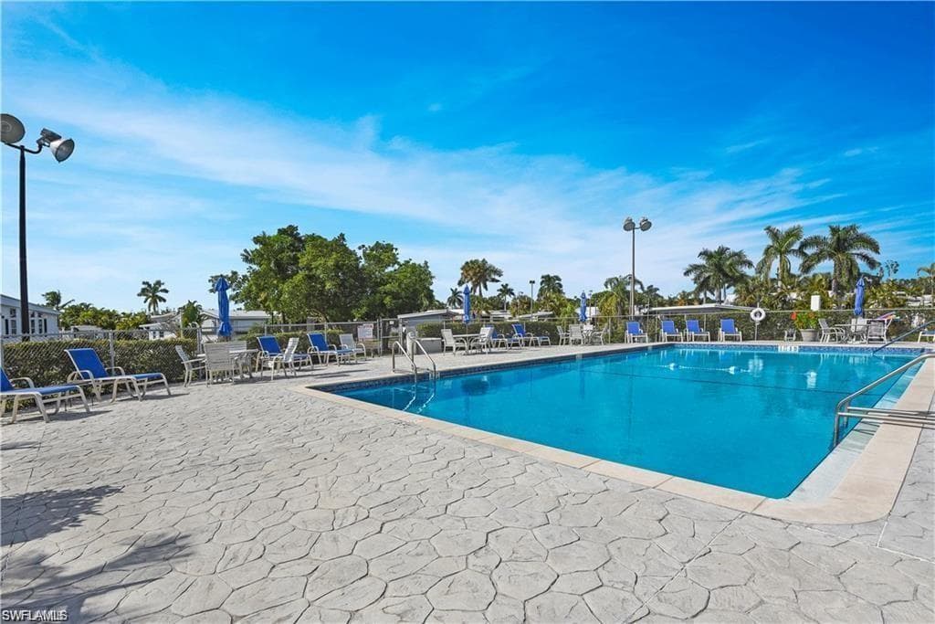 5628 Red Bird LN, FORT MYERS FL 33908-3