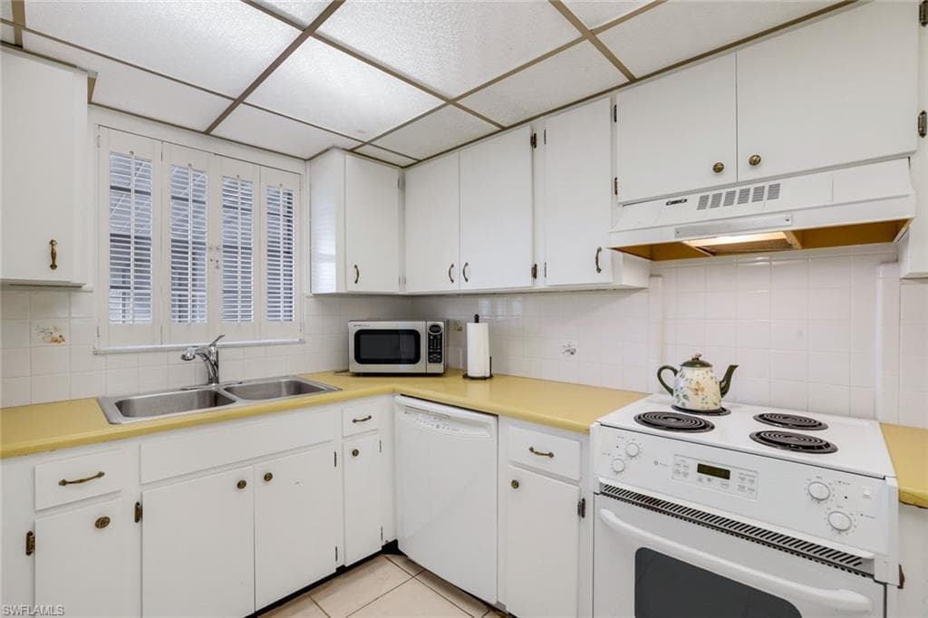 1200 CHERRYSTONE CT # B209, NAPLES FL 34102-18