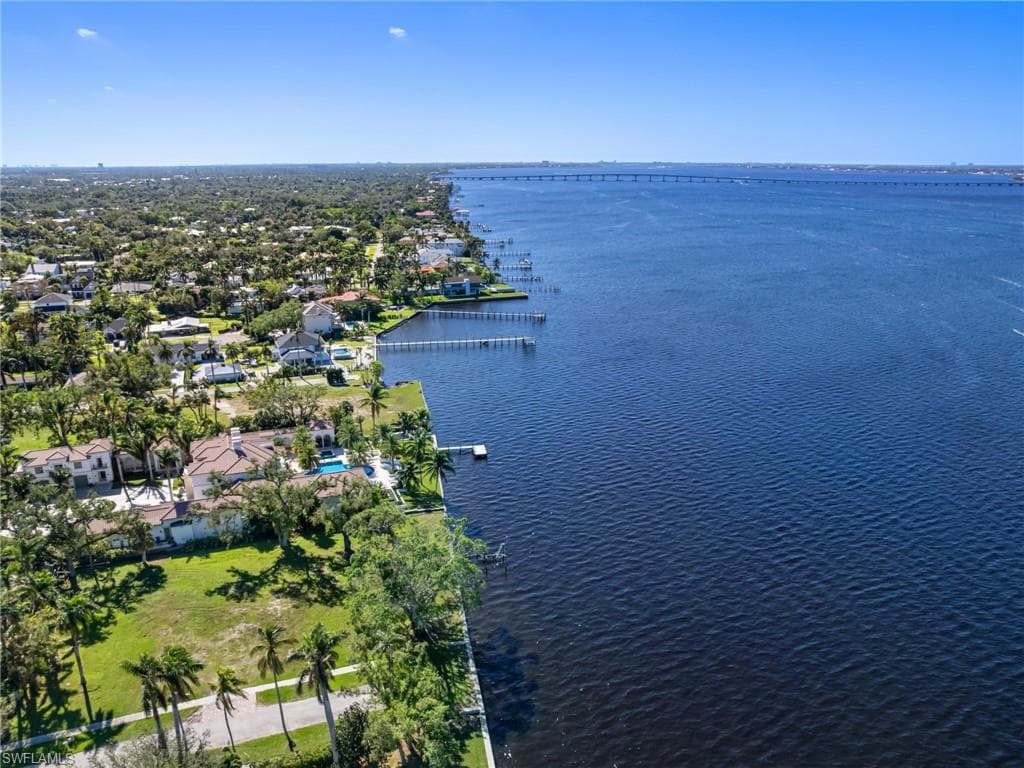 1212 Coconut DR, FORT MYERS FL 33901-21