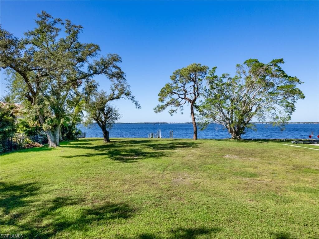 1212 Coconut DR, FORT MYERS FL 33901-9