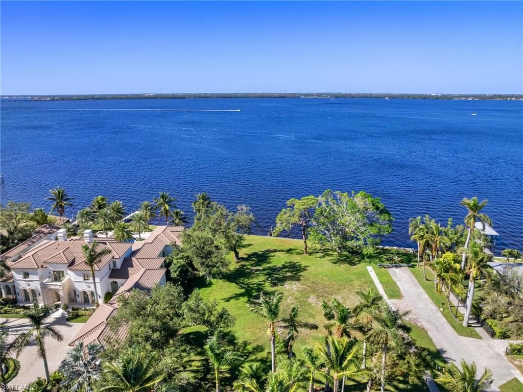 1212 Coconut DR, FORT MYERS FL 33901-17