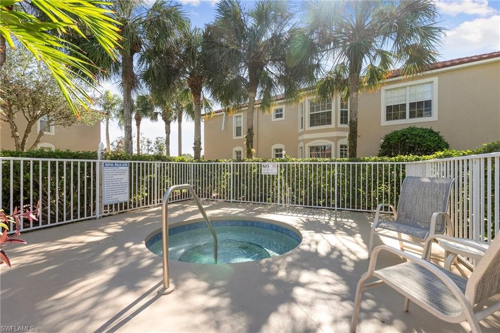 2860 Cypress Trace CIR # 1825, NAPLES FL 34119-22