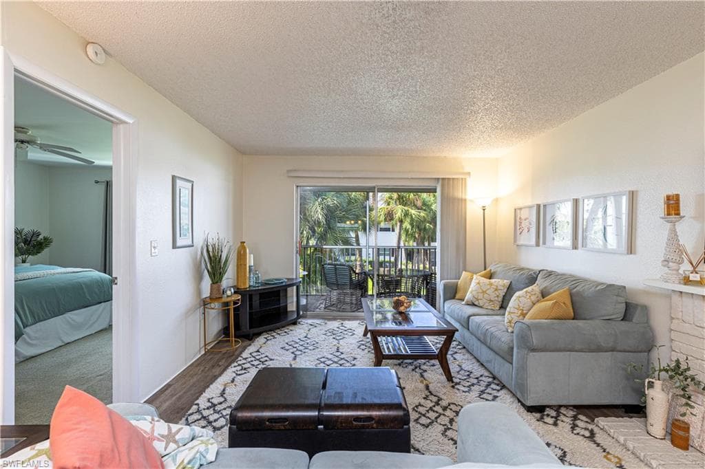 7043 New Post DR # 7, NORTH FORT MYERS FL 33917-12