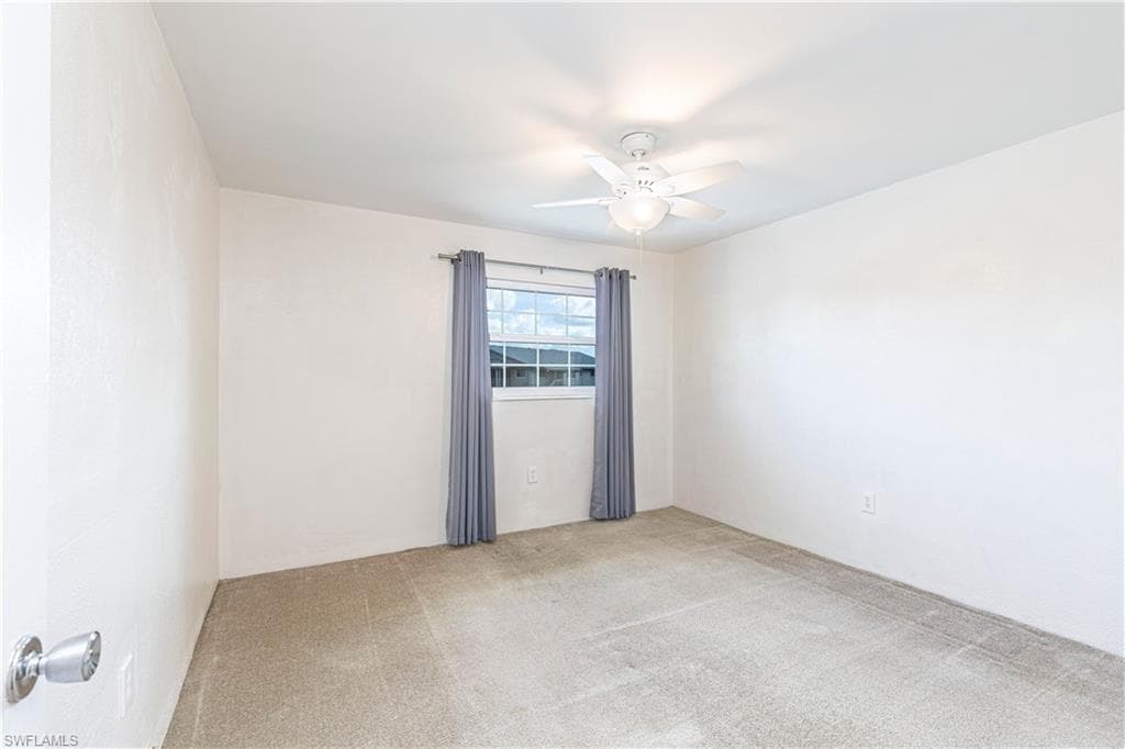 7043 New Post DR # 7, NORTH FORT MYERS FL 33917-17