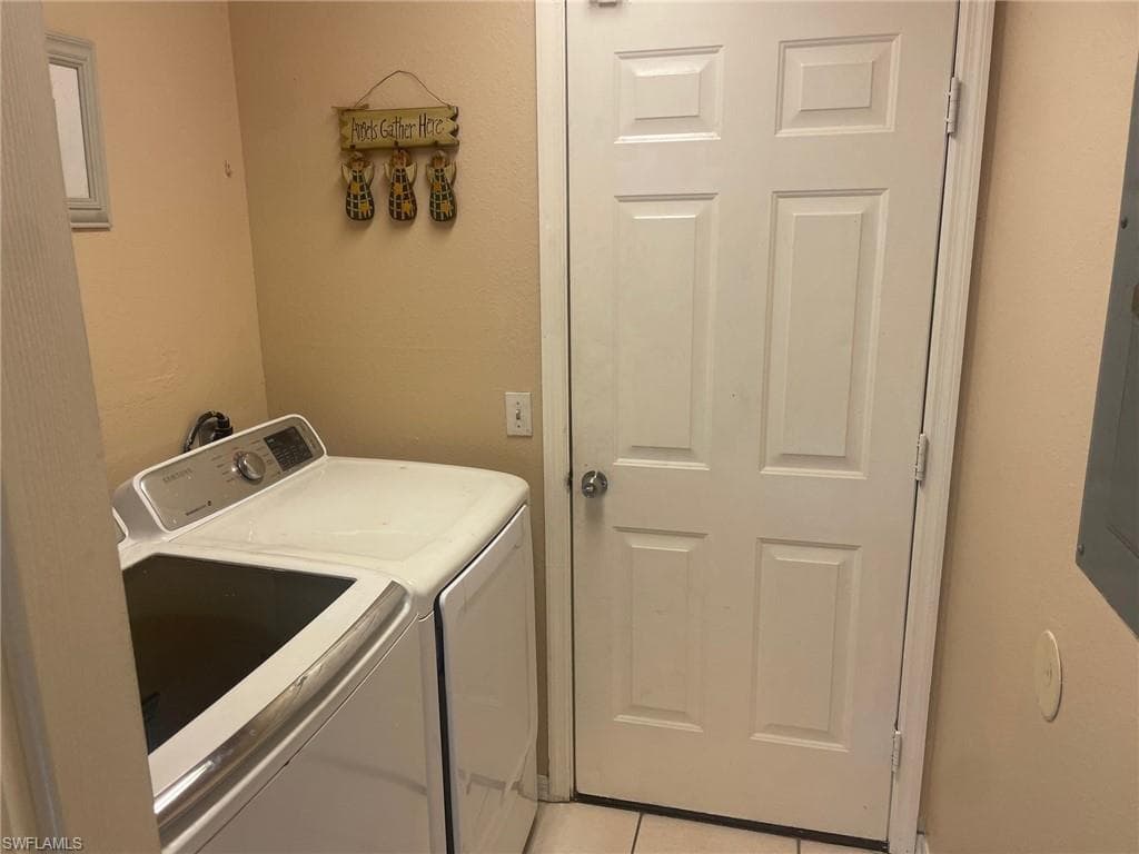 3129 Woodside AVE, NAPLES FL 34112-22