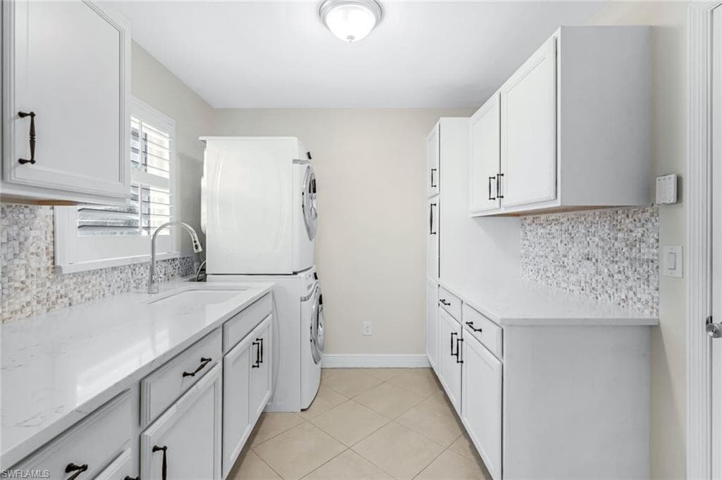 13750 McGregor BLVD, FORT MYERS FL 33919-28